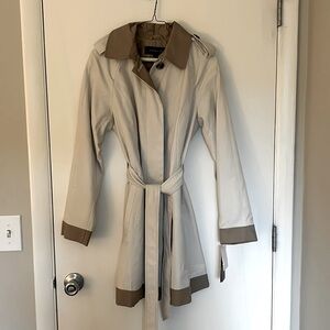 Jones New York Womens Belted Lightweight Softshell Trench Coat.